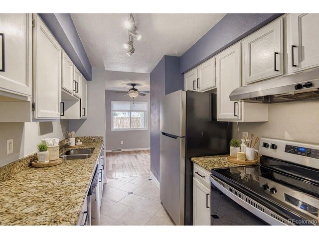 1060 S Parker Rd 25, Denver, CO 80231