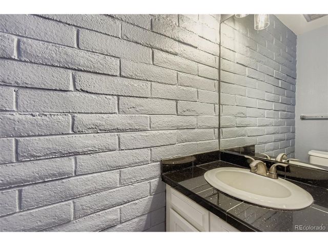 1060 S Parker Rd 25, Denver, CO 80231