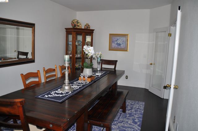 6 Bridlewood Ct, Pittsburg, CA 94565