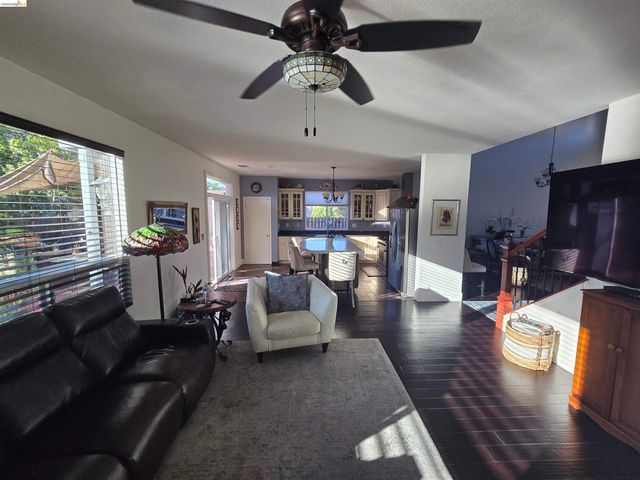 6 Bridlewood Ct, Pittsburg, CA 94565
