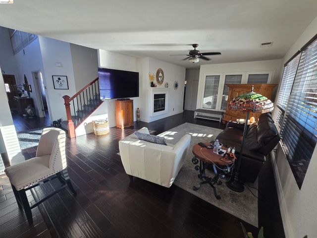 6 Bridlewood Ct, Pittsburg, CA 94565