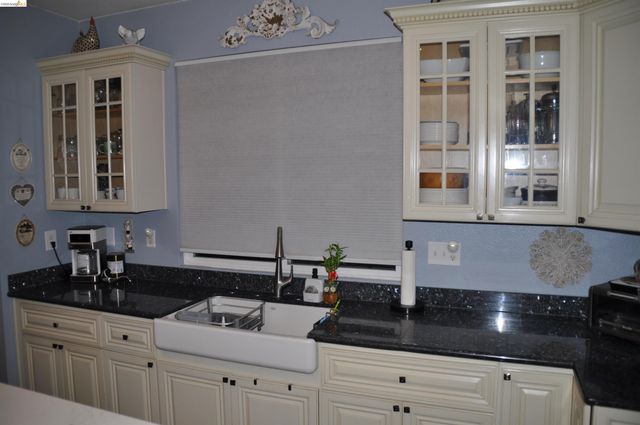 6 Bridlewood Ct, Pittsburg, CA 94565