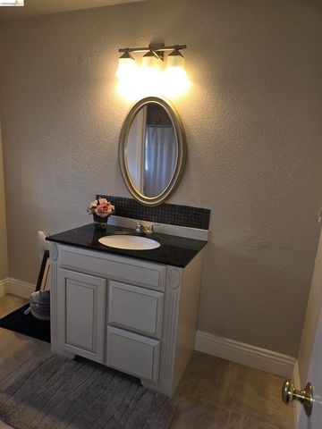 6 Bridlewood Ct, Pittsburg, CA 94565