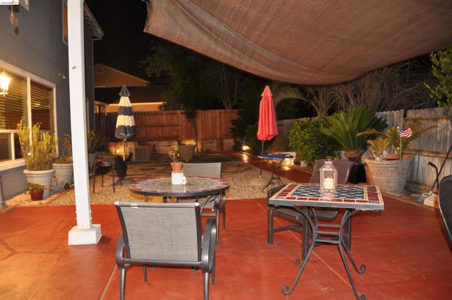 6 Bridlewood Ct, Pittsburg, CA 94565