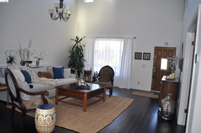 6 Bridlewood Ct, Pittsburg, CA 94565