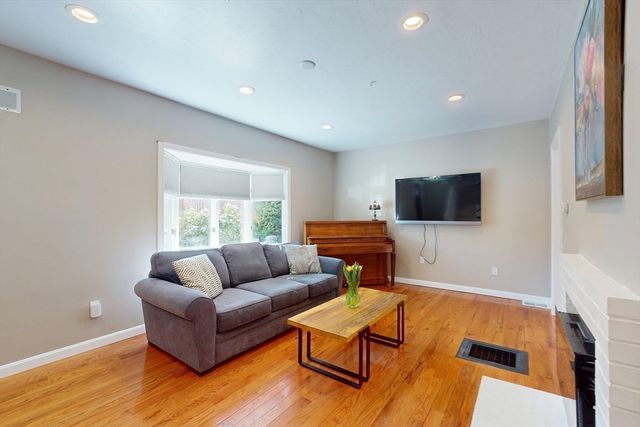 707 South Street, Waltham, MA 02453