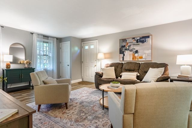 14 Old Meetinghouse Grn 14, Norton, MA 02766