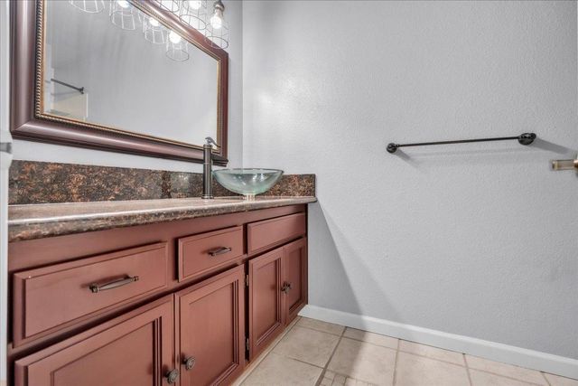 5843 Gloria Dr, Sacramento, CA 95822