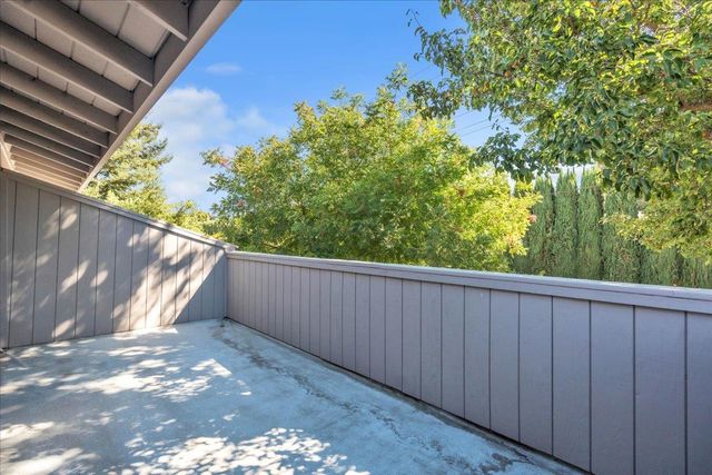5843 Gloria Dr, Sacramento, CA 95822