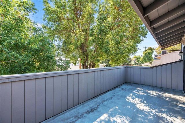 5843 Gloria Dr, Sacramento, CA 95822