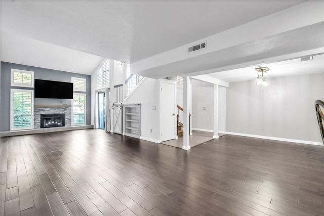 5843 Gloria Dr, Sacramento, CA 95822