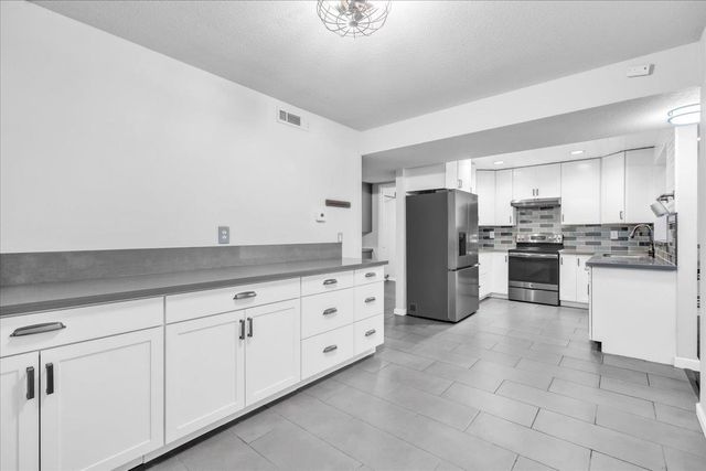 5843 Gloria Dr, Sacramento, CA 95822