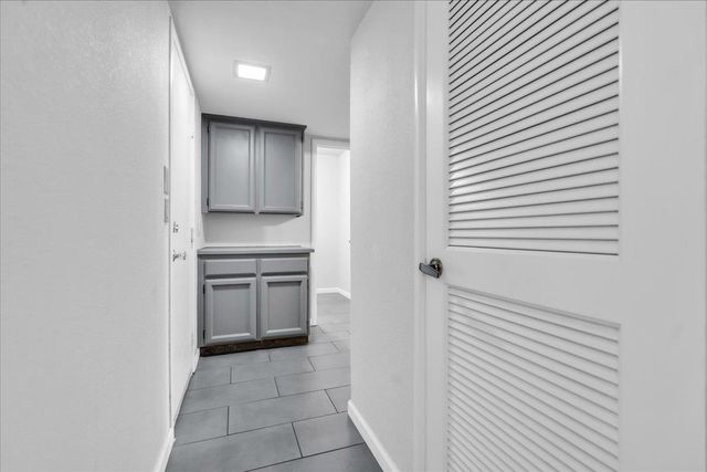 5843 Gloria Dr, Sacramento, CA 95822