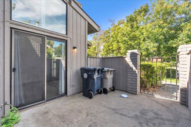 5843 Gloria Dr, Sacramento, CA 95822