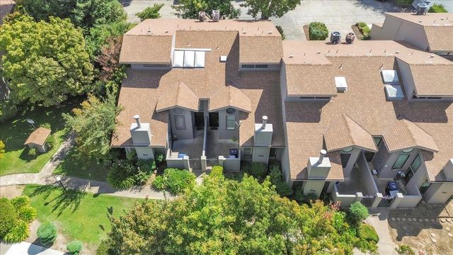 5843 Gloria Dr, Sacramento, CA 95822