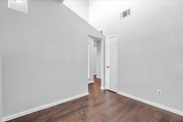 5843 Gloria Dr, Sacramento, CA 95822