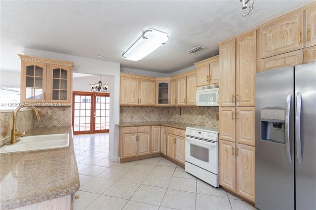 933 NW 133rd Ct, Miami, FL 33182