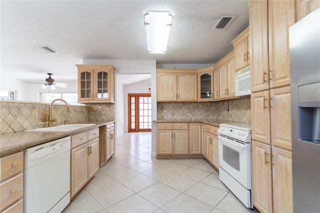 933 NW 133rd Ct, Miami, FL 33182