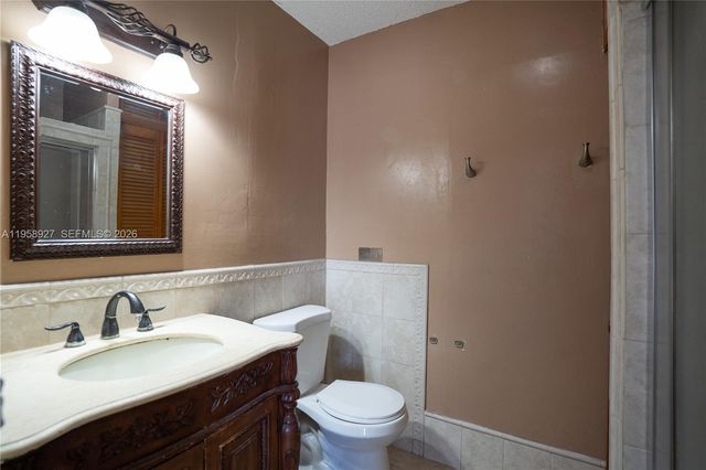 933 NW 133rd Ct, Miami, FL 33182