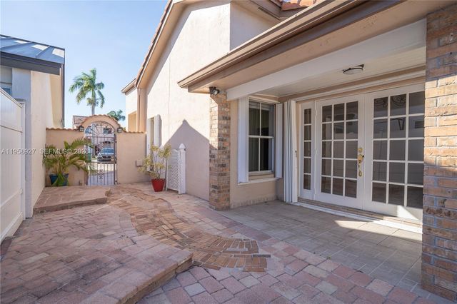 933 NW 133rd Ct, Miami, FL 33182