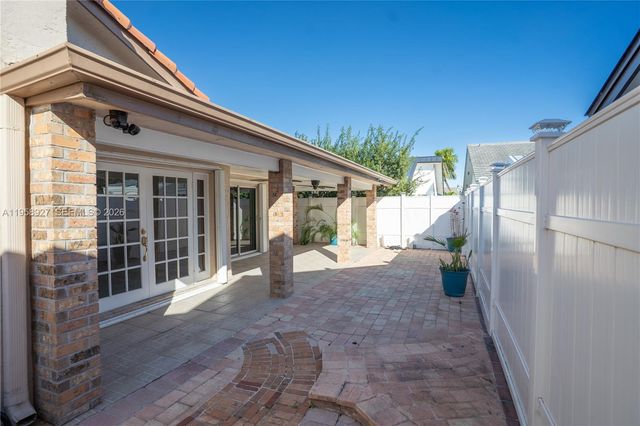 933 NW 133rd Ct, Miami, FL 33182