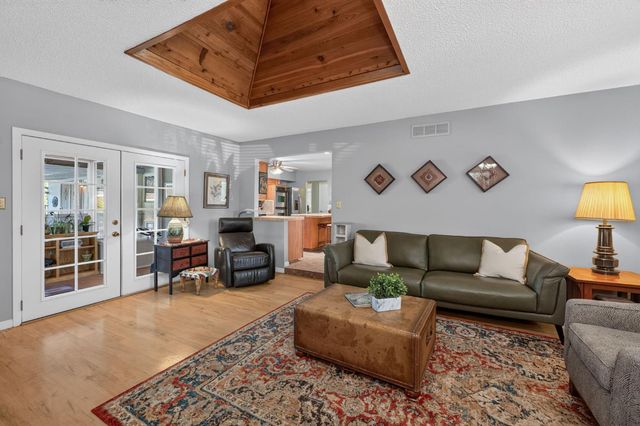 6070 N Colonial Avenue, Fresno, CA 93704
