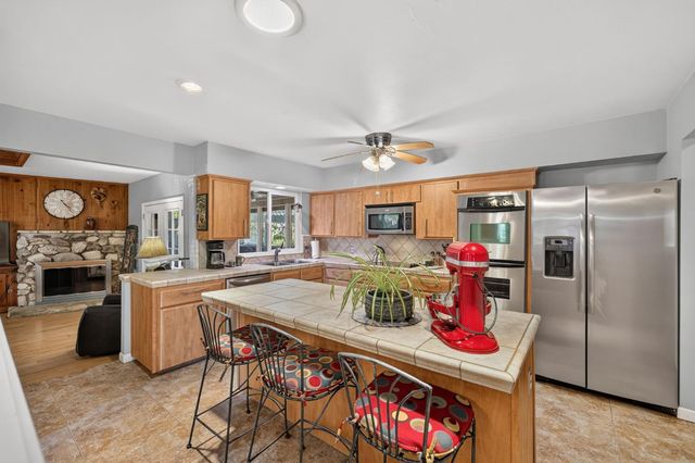 6070 N Colonial Avenue, Fresno, CA 93704