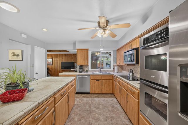 6070 N Colonial Avenue, Fresno, CA 93704