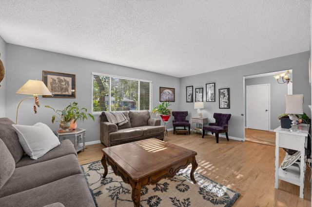 6070 N Colonial Avenue, Fresno, CA 93704