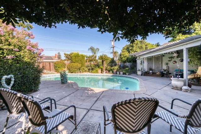 6070 N Colonial Avenue, Fresno, CA 93704
