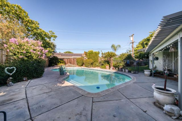 6070 N Colonial Avenue, Fresno, CA 93704