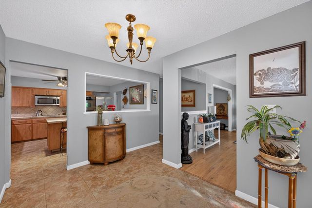 6070 N Colonial Avenue, Fresno, CA 93704