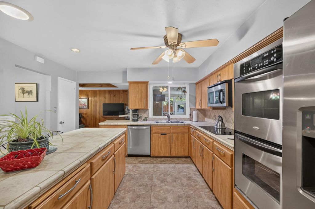 Image 14 of property listing at 6070 N Colonial Avenue, Fresno, CA 93704