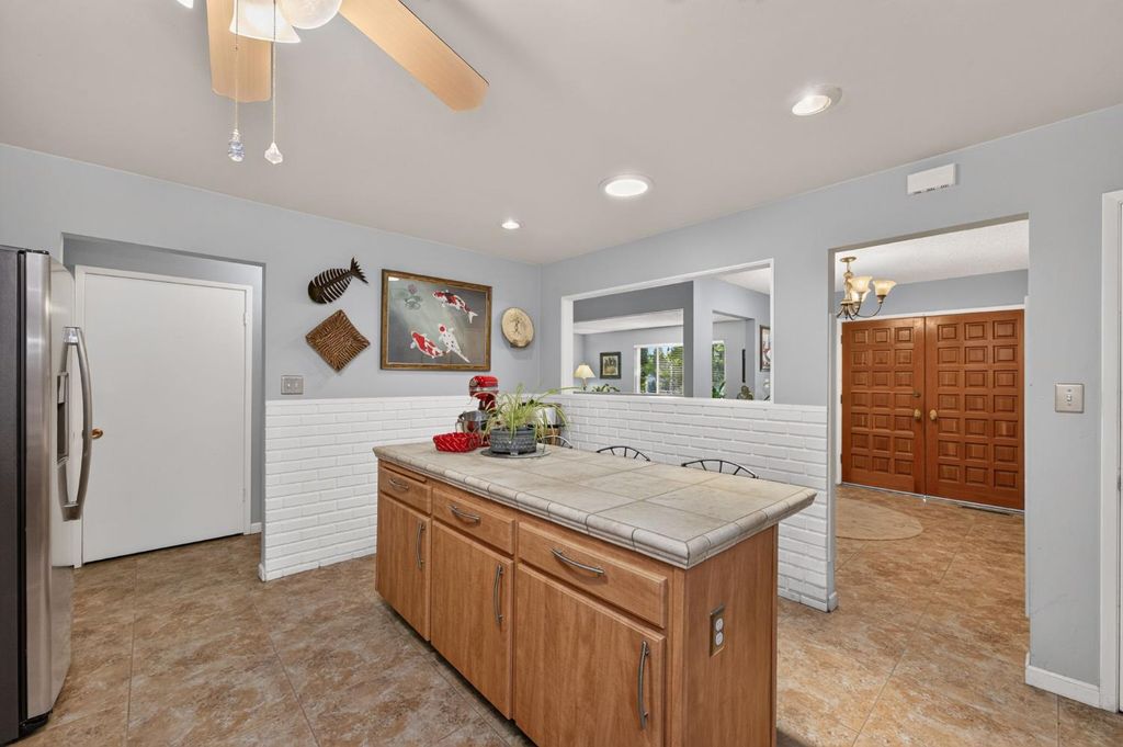 Image 15 of property listing at 6070 N Colonial Avenue, Fresno, CA 93704