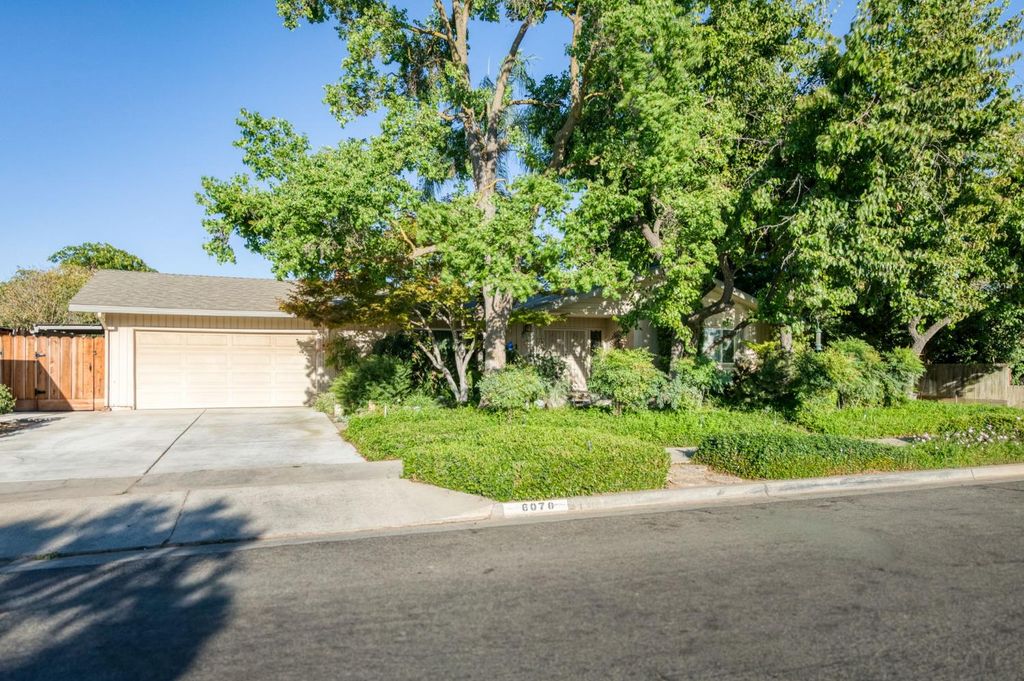 Image 2 of property listing at 6070 N Colonial Avenue, Fresno, CA 93704