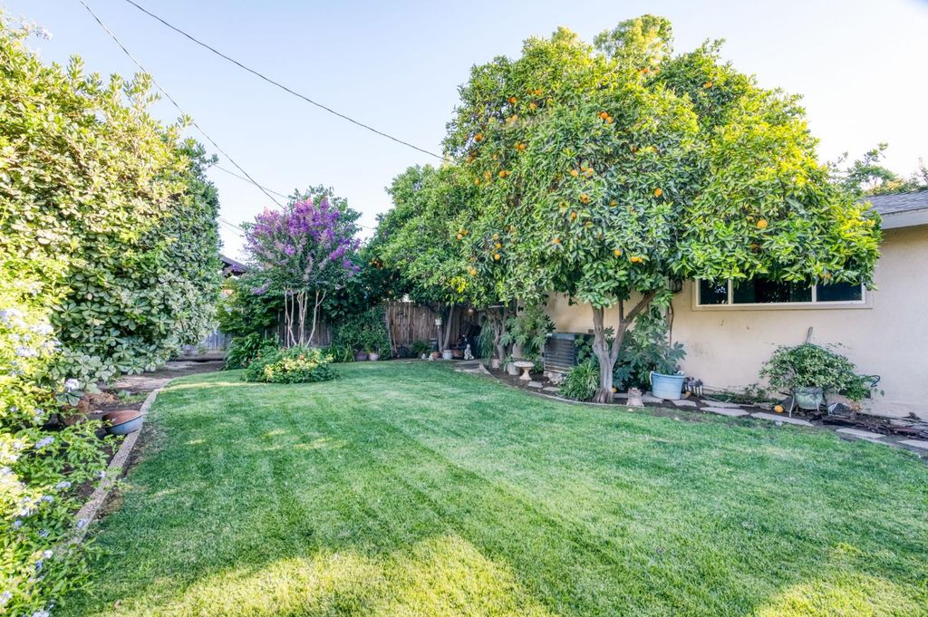Image 34 of property listing at 6070 N Colonial Avenue, Fresno, CA 93704