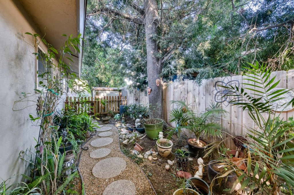 Image 37 of property listing at 6070 N Colonial Avenue, Fresno, CA 93704