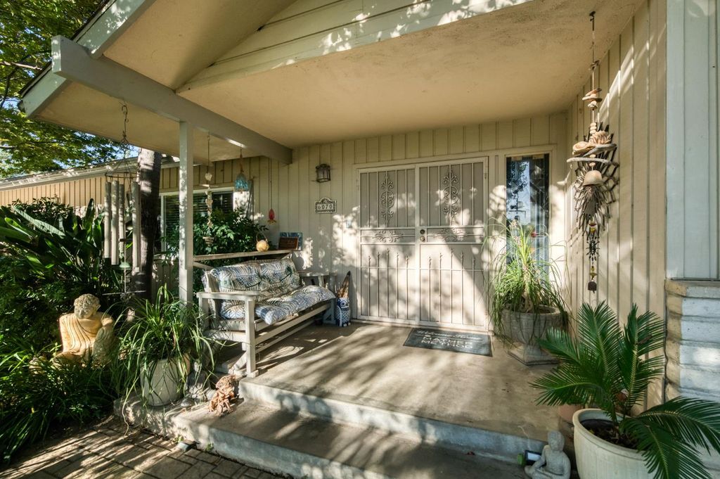 Image 4 of property listing at 6070 N Colonial Avenue, Fresno, CA 93704