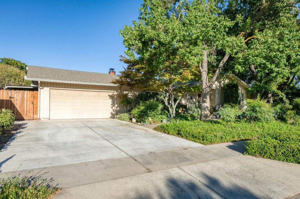 Image 5 of property listing at 6070 N Colonial Avenue, Fresno, CA 93704
