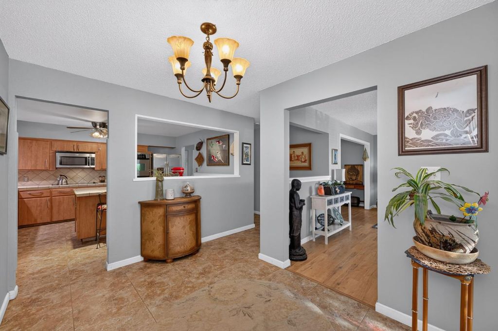Image 7 of property listing at 6070 N Colonial Avenue, Fresno, CA 93704