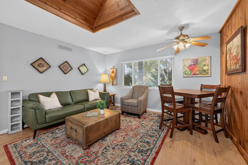 Image 9 of property listing at 6070 N Colonial Avenue, Fresno, CA 93704