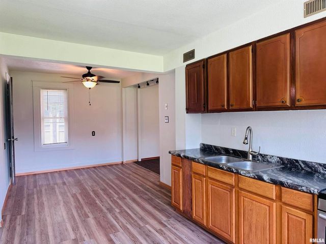 602 5TH Street, Rock Island, IL 61201