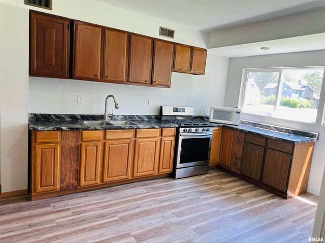 602 5TH Street, Rock Island, IL 61201