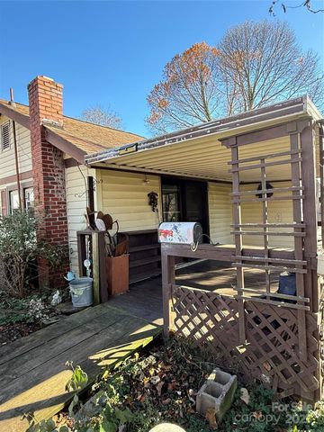 54 SchoolHouse Drive, Canton, NC 28716