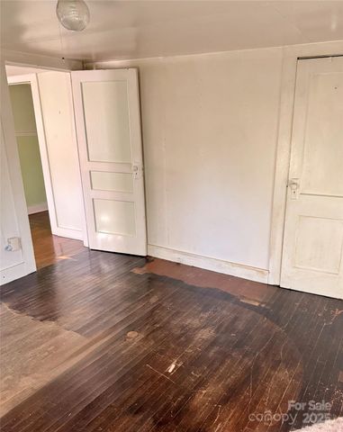 54 SchoolHouse Drive, Canton, NC 28716