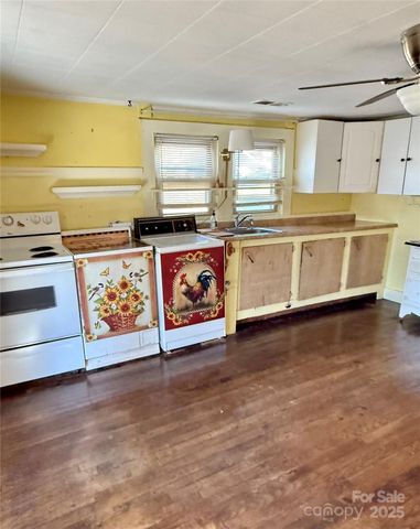 54 SchoolHouse Drive, Canton, NC 28716