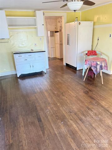 54 SchoolHouse Drive, Canton, NC 28716