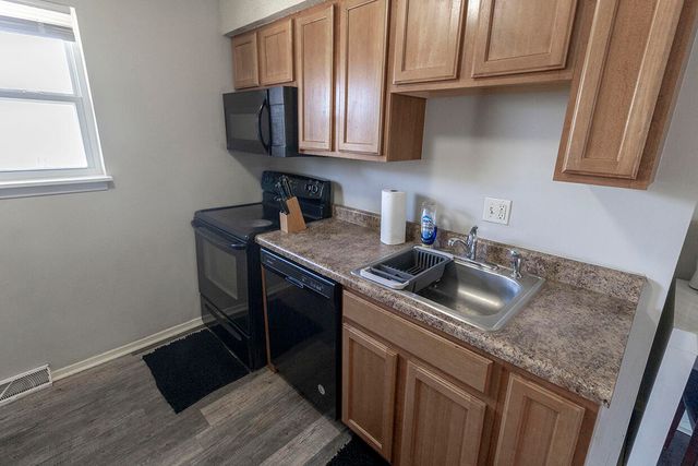 201 WHEATON CT, Columbia, MO 65203