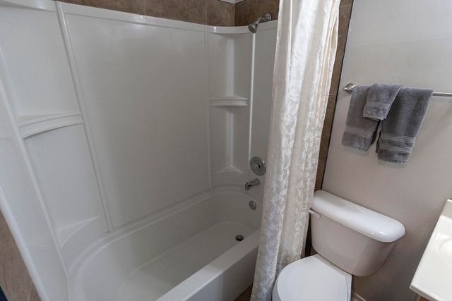 201 WHEATON CT, Columbia, MO 65203