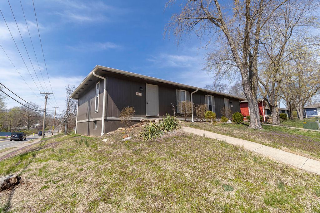 201 WHEATON CT, Columbia, MO 65203